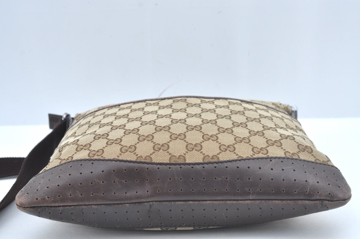 Authentic GUCCI Shoulder Cross Body Bag Purse GG Canvas Leather Brown L0473
