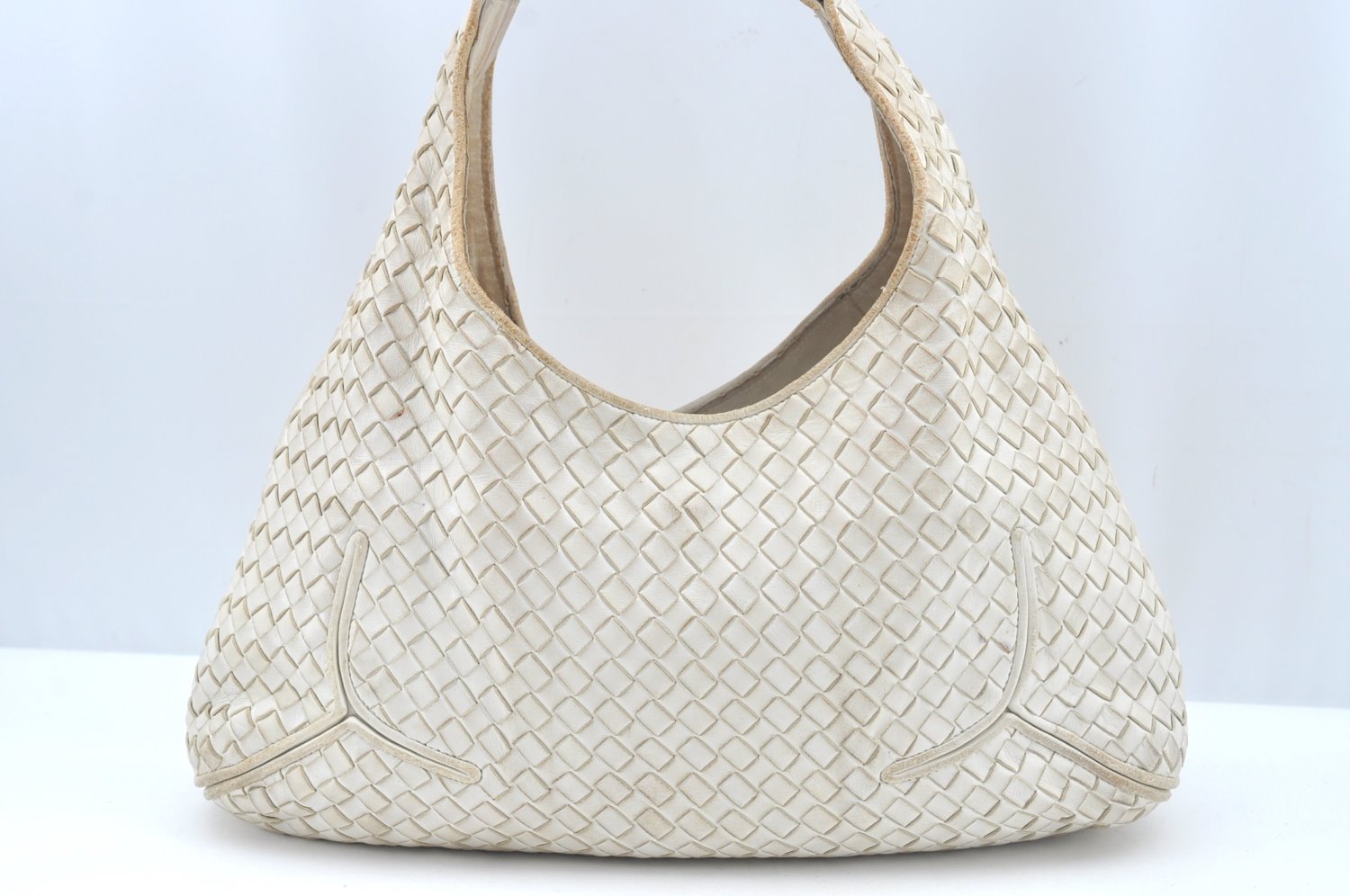 Authentic BOTTEGA VENETA Intrecciato Leather Shoulder Bag White L0501