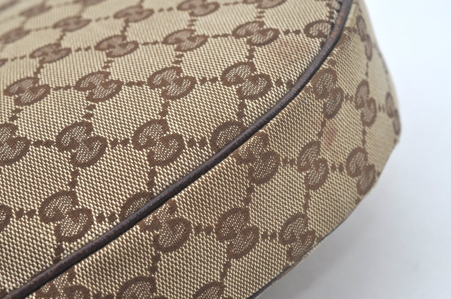 Authentic GUCCI Shoulder Cross Body Bag Purse GG Canvas Leather Brown L0510