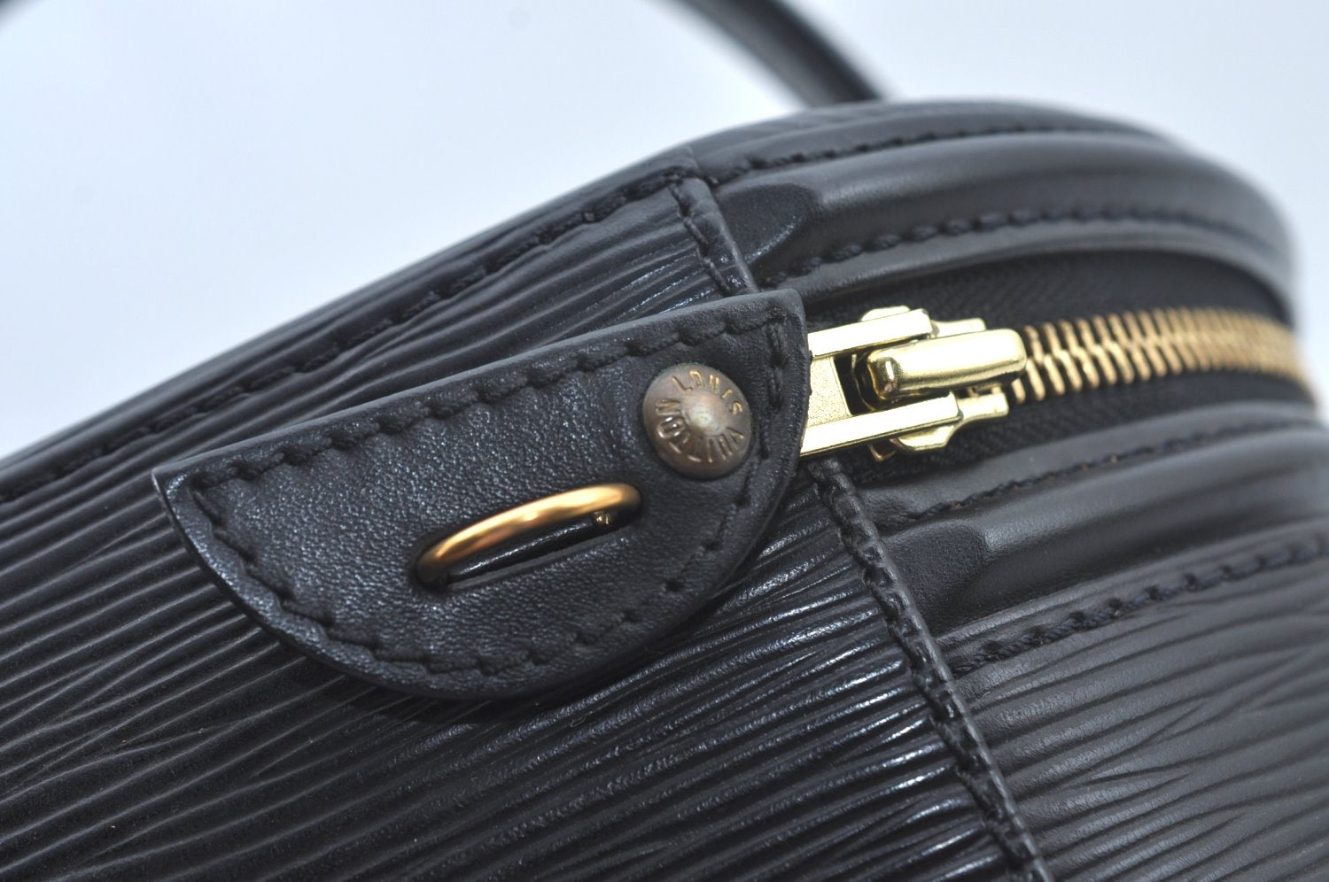 Authentic Louis Vuitton Epi Cannes Cosmetic Hand Bag Purse Black M48032 LV L0519