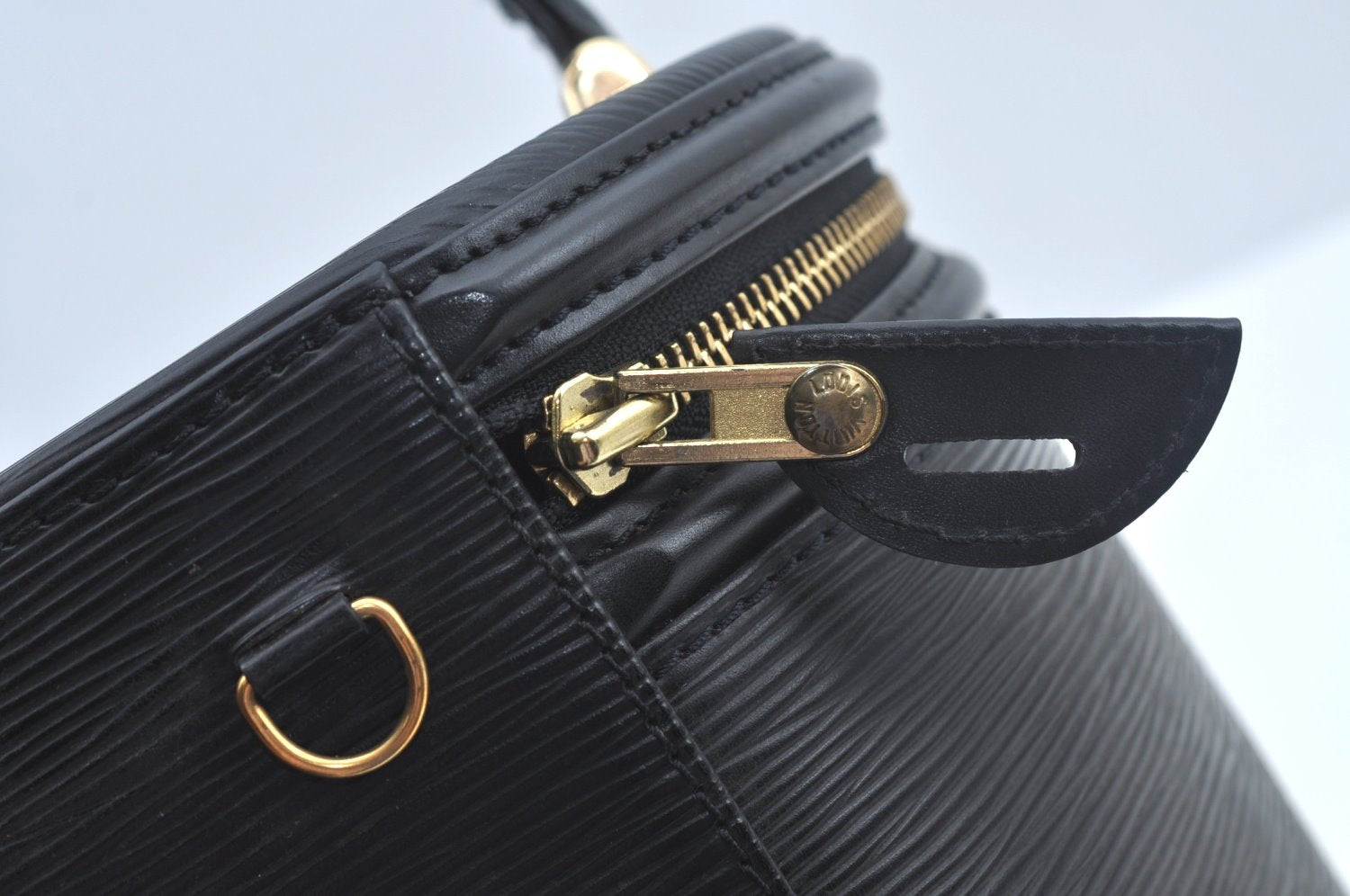 Authentic Louis Vuitton Epi Cannes Cosmetic Hand Bag Purse Black M48032 LV L0519