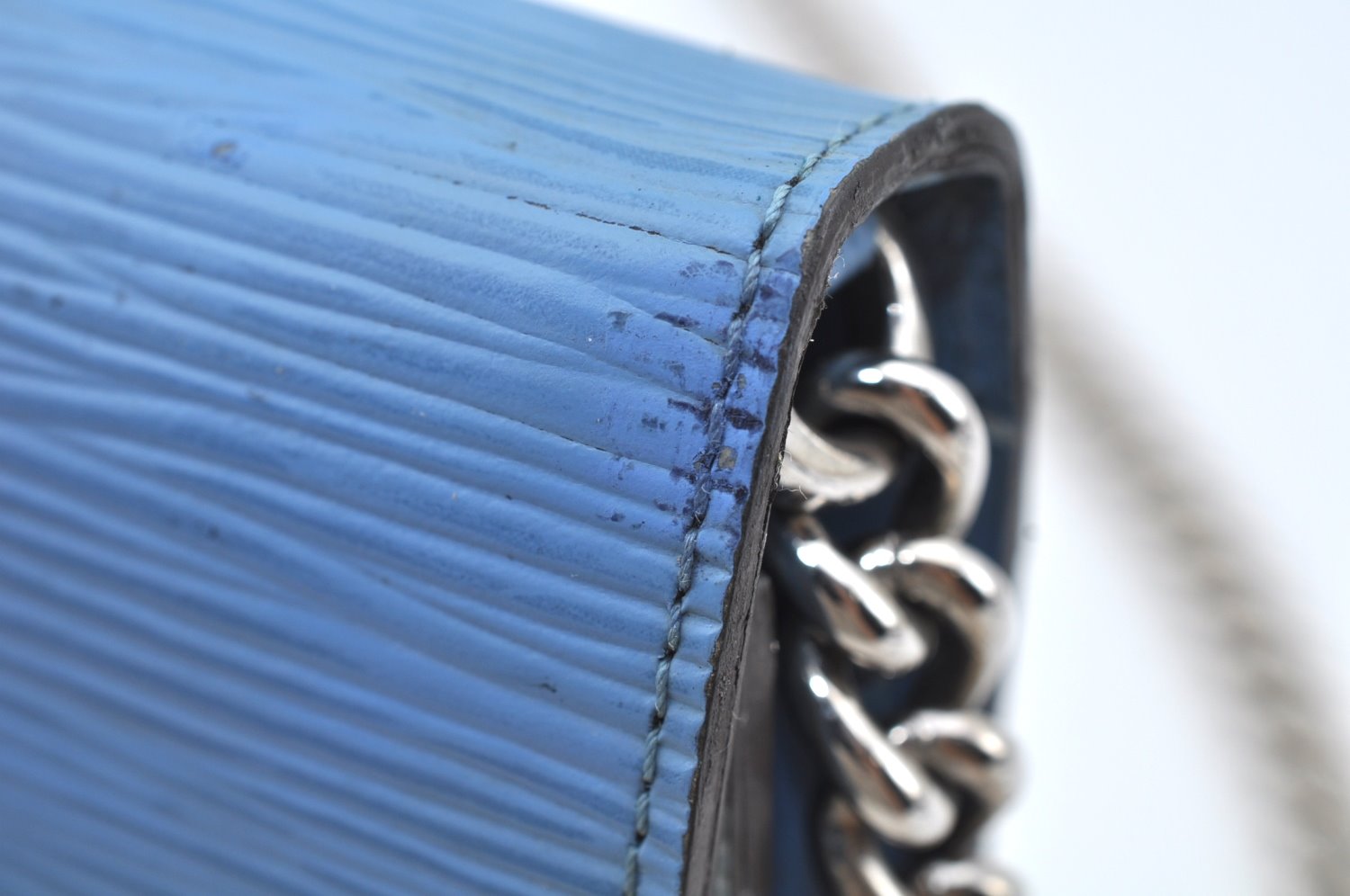 Auth Louis Vuitton Epi Tribal Mask Shoulder Cross Body Bag White M60795 LV L0527