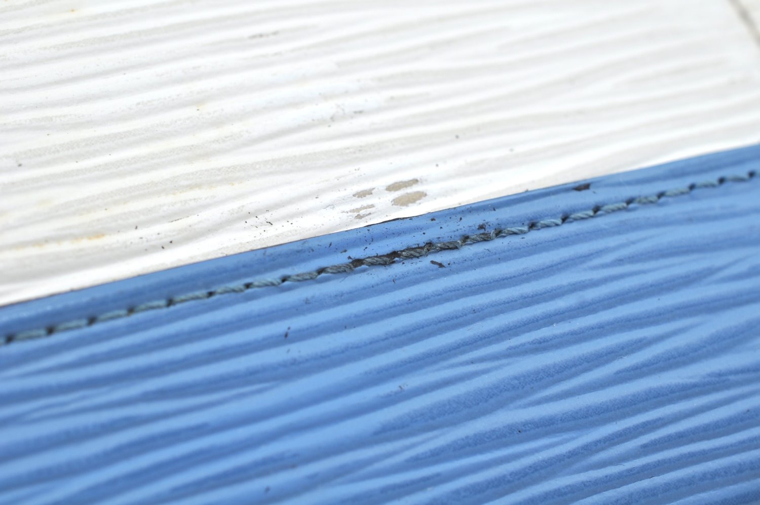 Auth Louis Vuitton Epi Tribal Mask Shoulder Cross Body Bag White M60795 LV L0527