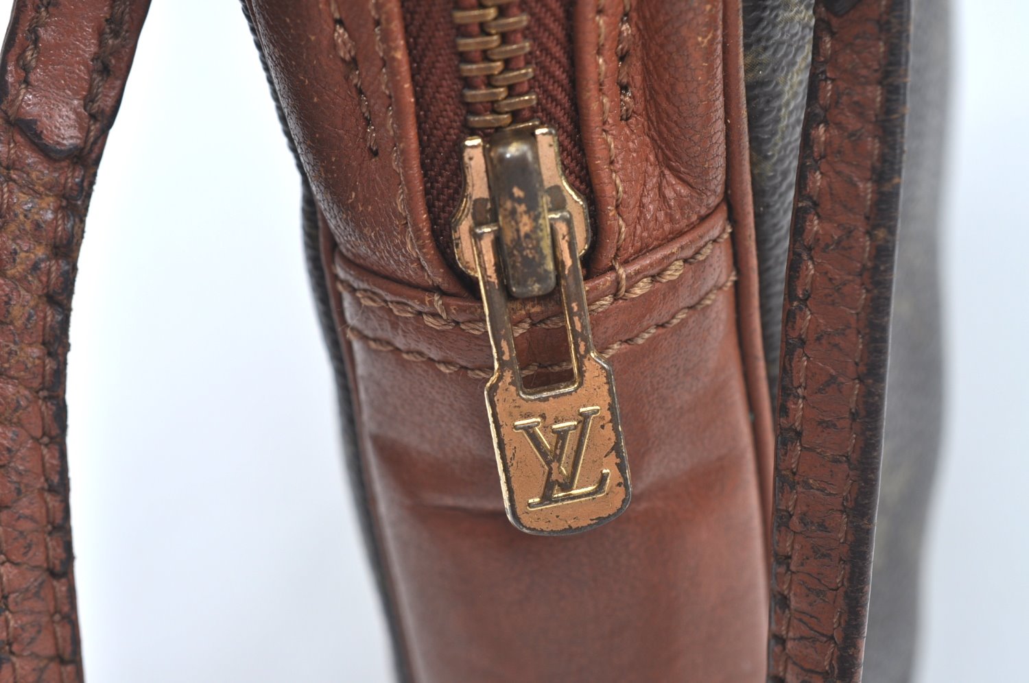 Authentic Louis Vuitton Monogram Pochette Sport Clutch Hand Bag Old Model L0530