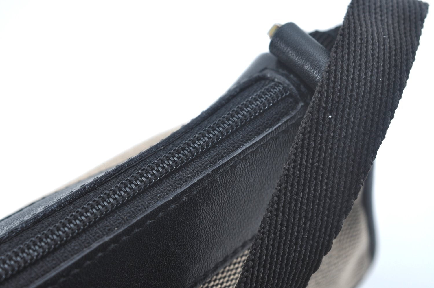 Authentic GUCCI Hand Bag Pouch Purse Canvas Leather Black L0541