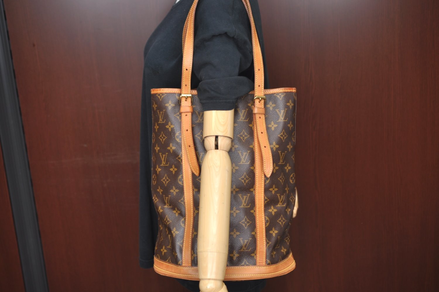 Authentic Louis Vuitton Monogram Bucket GM Shoulder Tote Bag M42236 Junk L0546