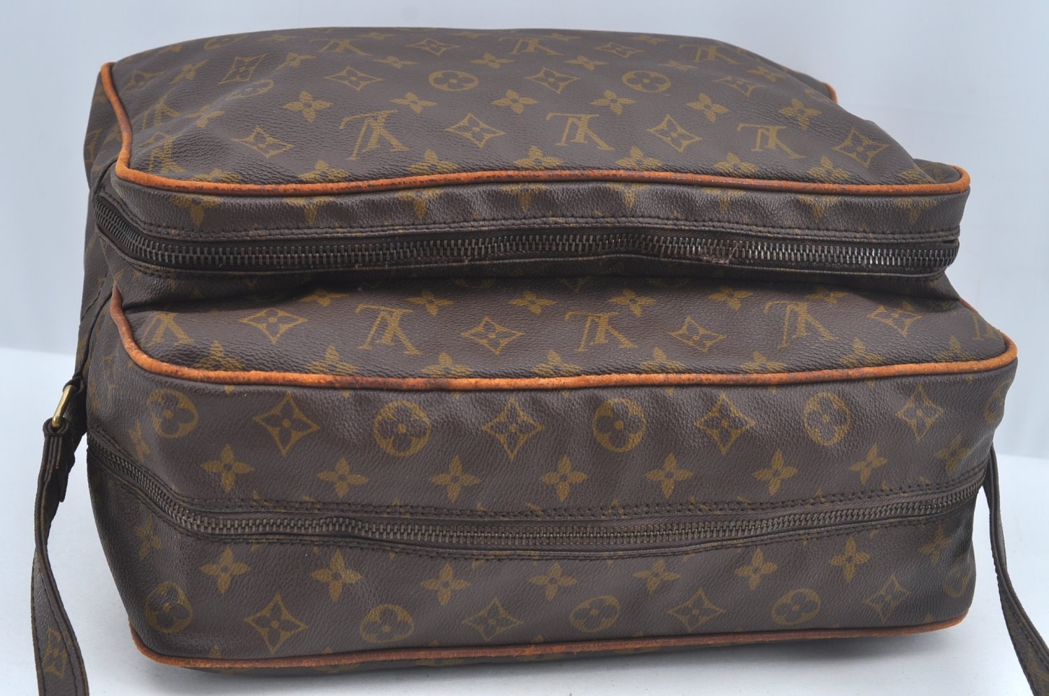 Authentic Louis Vuitton Monogram Nile 34 Shoulder Cross Body Bag Old Model L0605