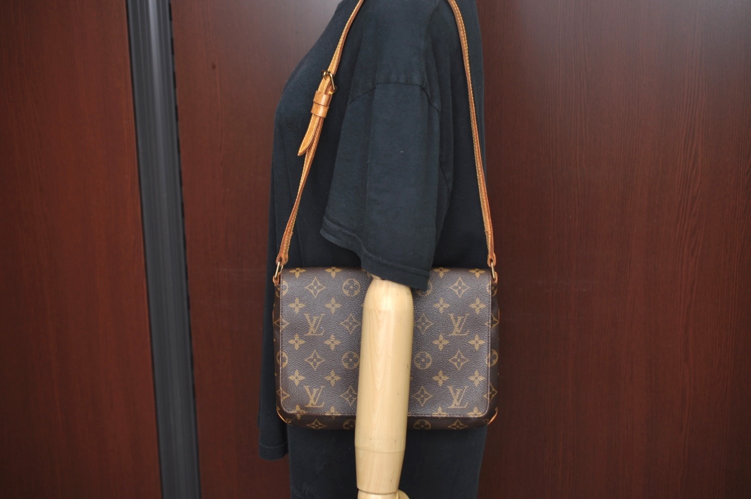 Authentic Louis Vuitton Monogram Musette Tango Shoulder Bag M51257 LV L0634