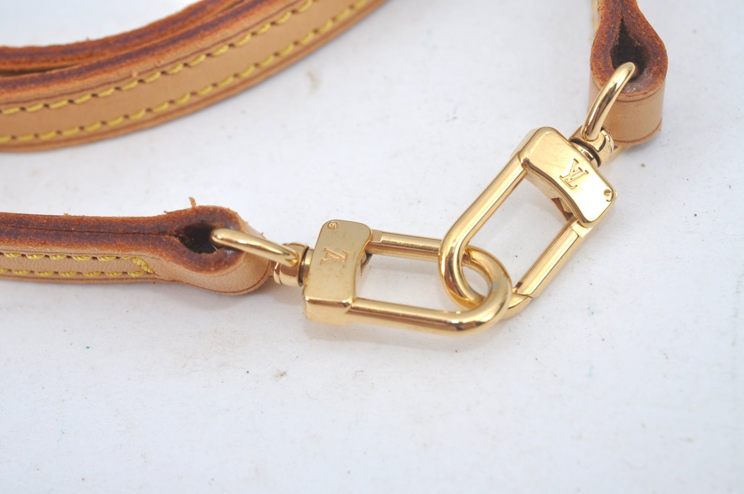 Authentic Louis Vuitton Leather Shoulder Strap Beige 47.2