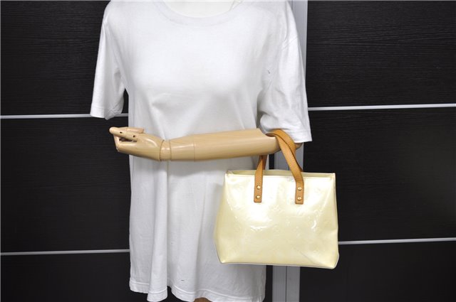 Authentic Louis Vuitton Vernis Reade PM Hand Bag Ivory White M91336 LV 0029D