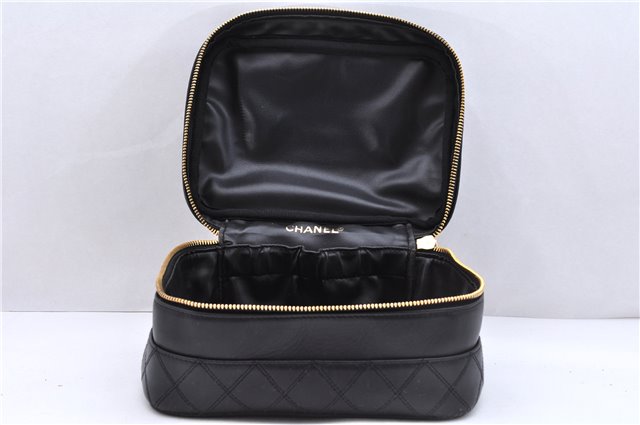 Authentic CHANEL Calf Bicolore CC Logo Vanity Hand Bag Purse Black 0086E