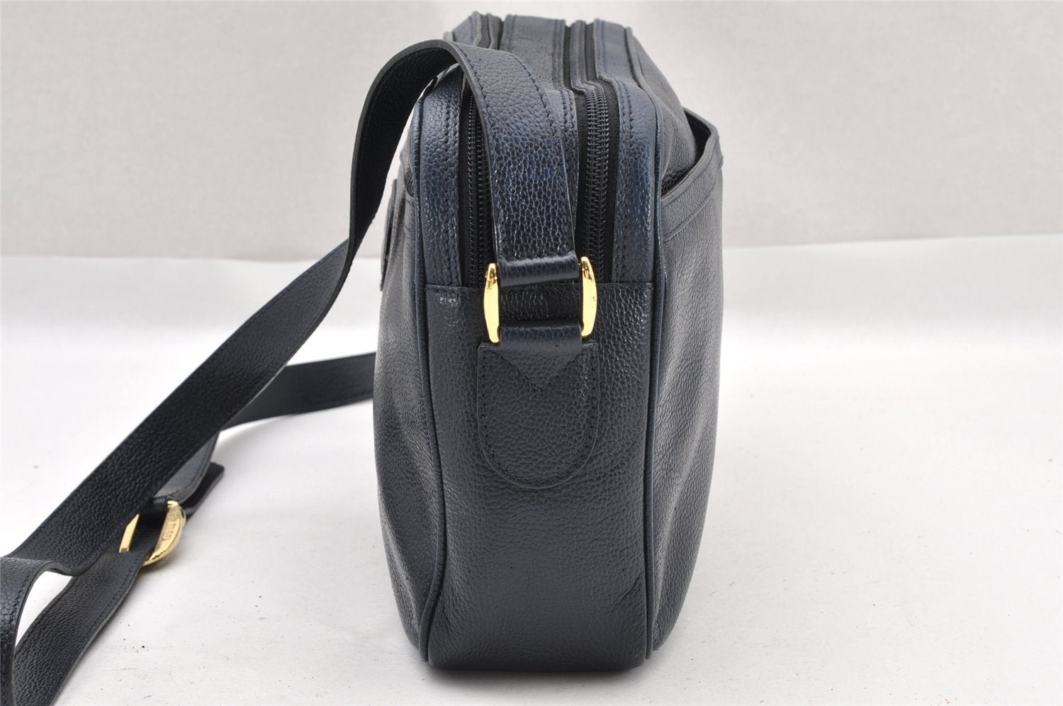 Authentic GUCCI Shoulder Cross Body Bag Purse Leather Navy Blue Junk 0132I