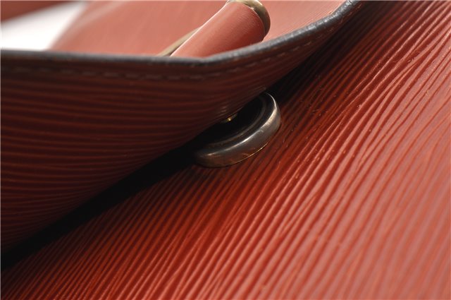 Authentic Louis Vuitton Epi Saint Cloud GM Shoulder Bag Brown LV 0200G