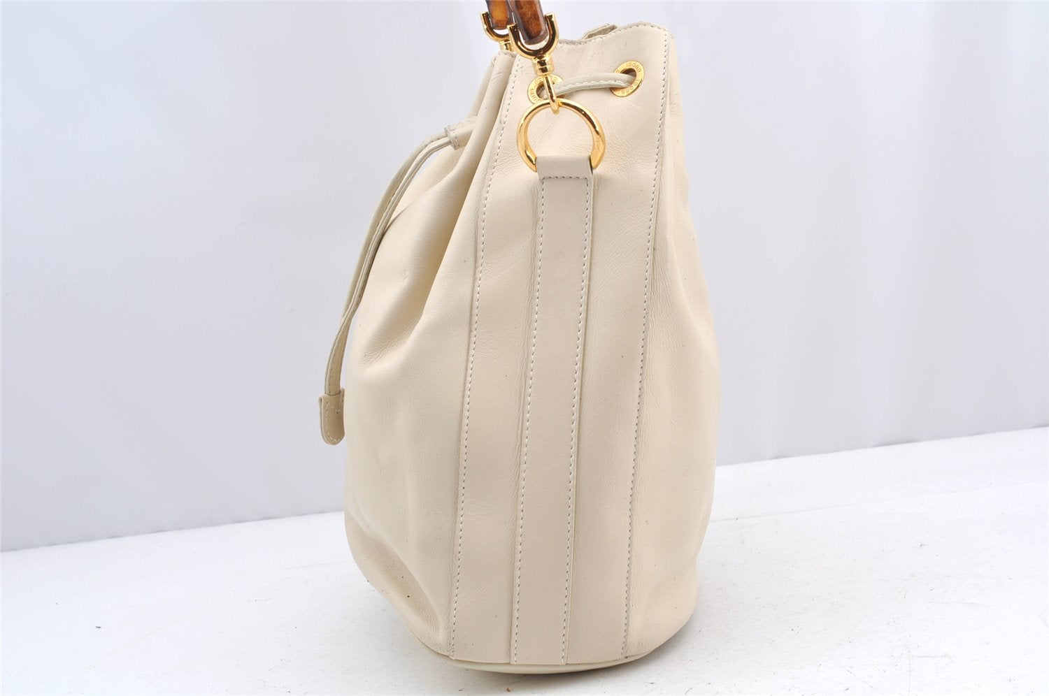 Authentic GUCCI Bamboo 2Way Shoulder Drawstring Bag Leather White Junk 0250I