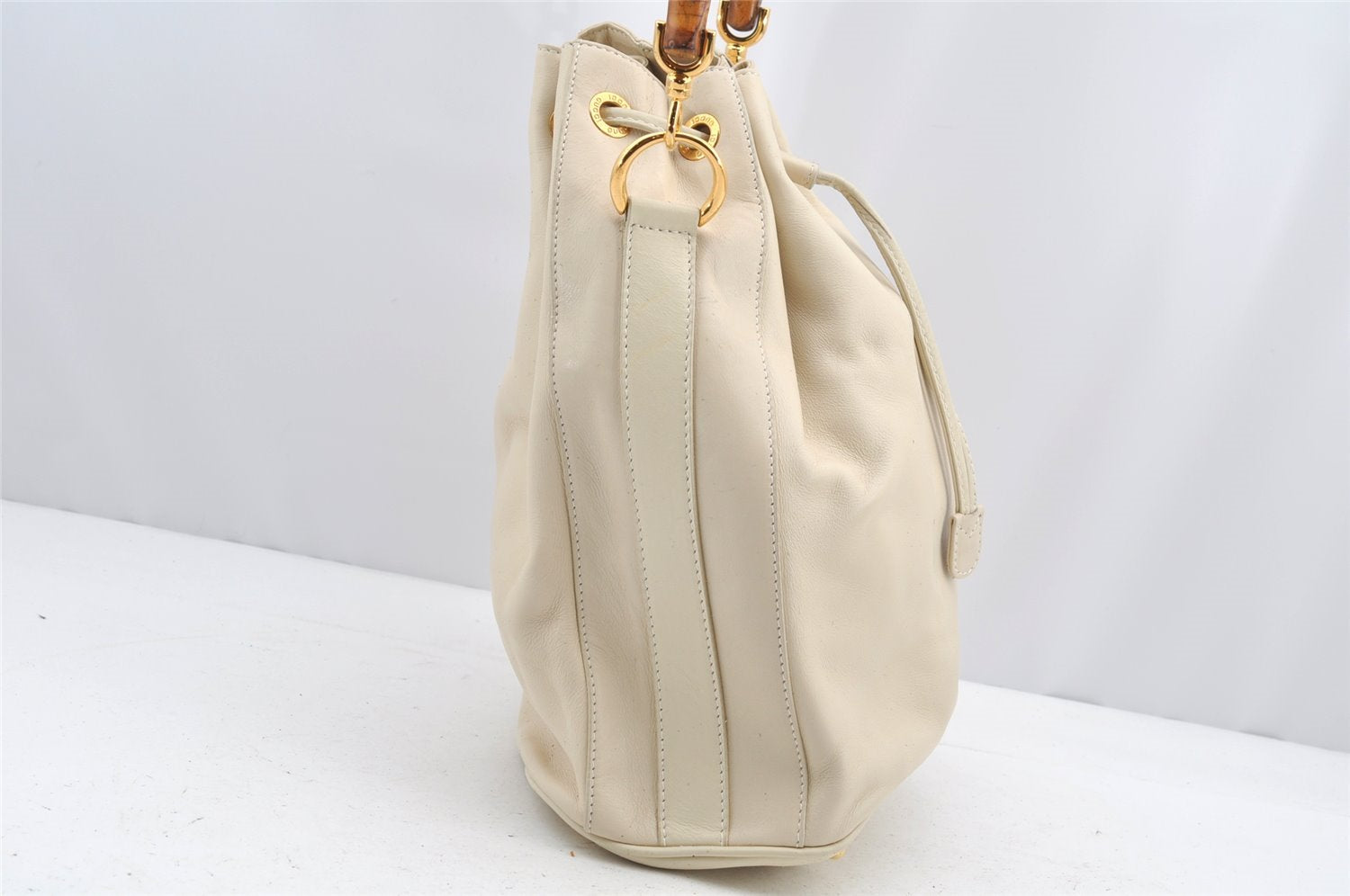 Authentic GUCCI Bamboo 2Way Shoulder Drawstring Bag Leather White Junk 0250I