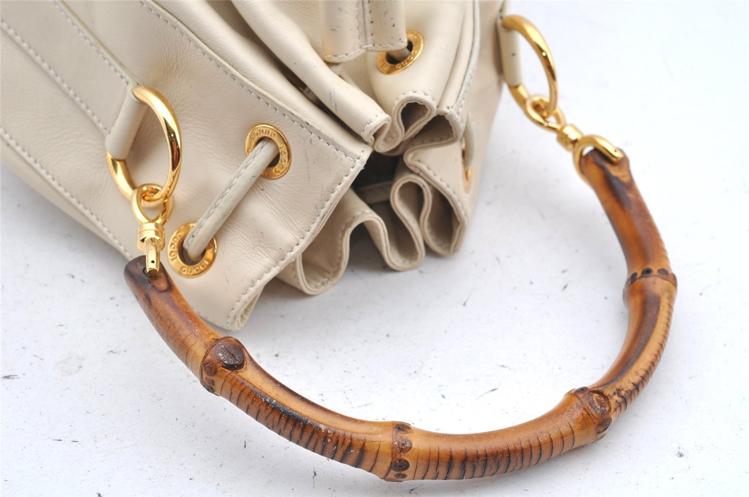Authentic GUCCI Bamboo 2Way Shoulder Drawstring Bag Leather White Junk 0250I