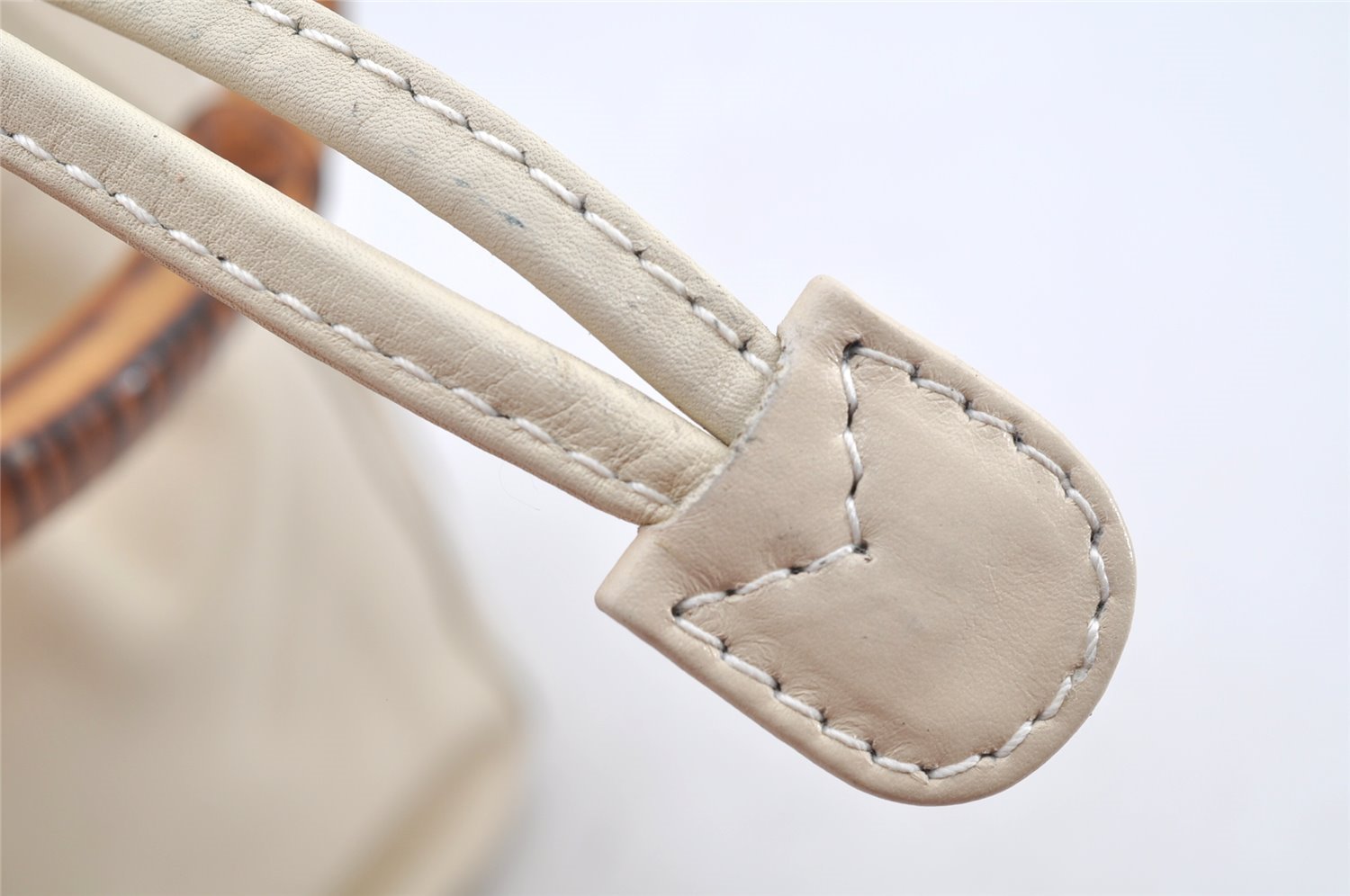 Authentic GUCCI Bamboo 2Way Shoulder Drawstring Bag Leather White Junk 0250I