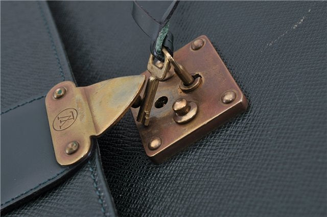Auth Louis Vuitton Taiga Moskova Briefcase Business Bag M30034 Green Junk 0323G