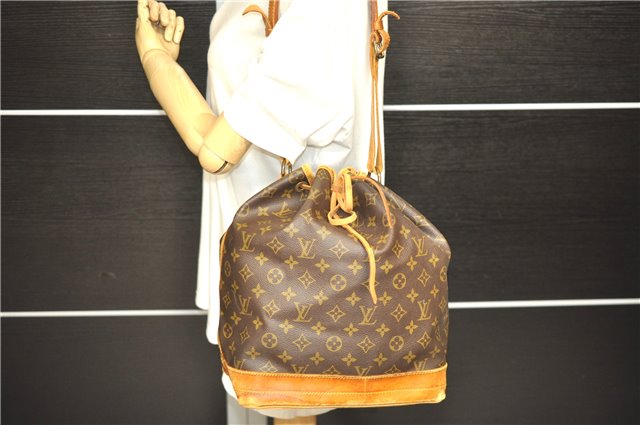 Authentic Louis Vuitton Monogram Noe Shoulder Bag M42224 LV 0794D