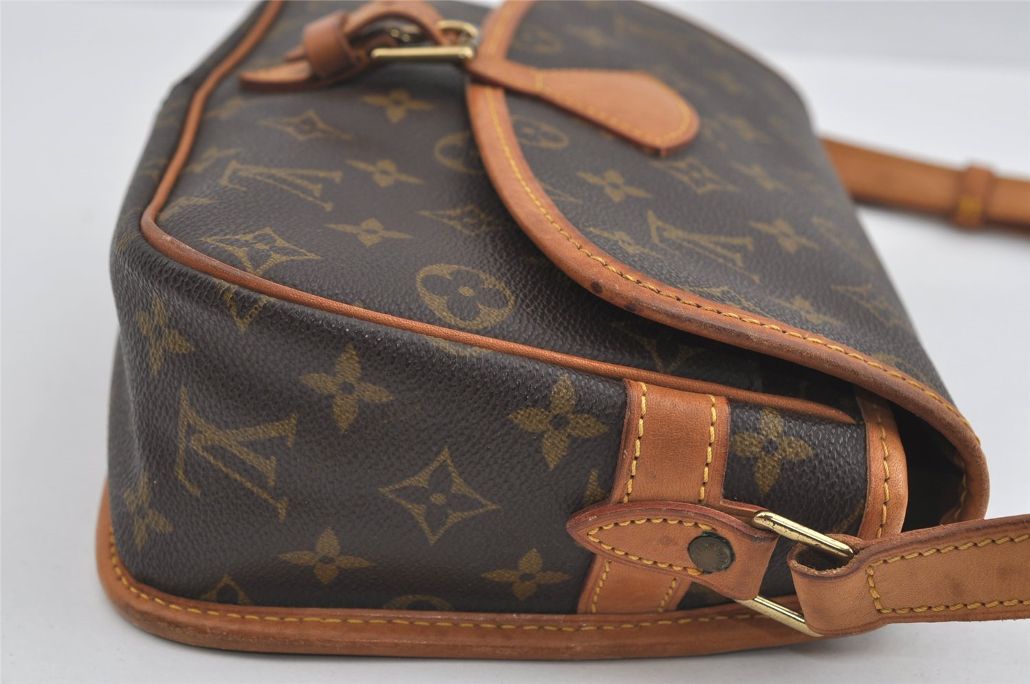 Authentic Louis Vuitton Monogram Sologne Shoulder Cross Body Bag M42250 LV 0857I