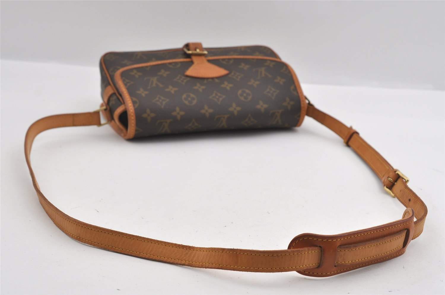 Authentic Louis Vuitton Monogram Sologne Shoulder Cross Body Bag M42250 LV 0857I