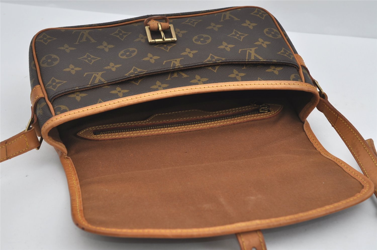 Authentic Louis Vuitton Monogram Sologne Shoulder Cross Body Bag M42250 LV 0857I