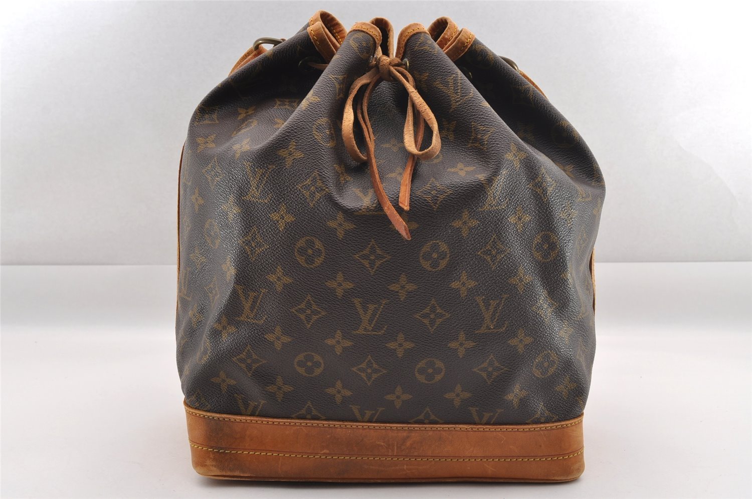 Authentic Louis Vuitton Monogram Noe Shoulder Drawstring Bag M42224 LV 0889I