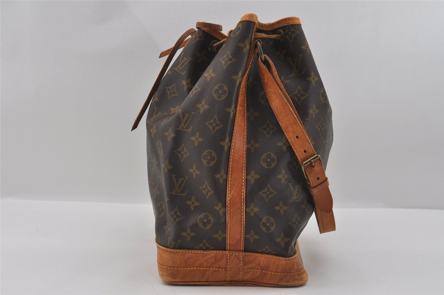 Authentic Louis Vuitton Monogram Noe Shoulder Drawstring Bag M42224 LV 0889I