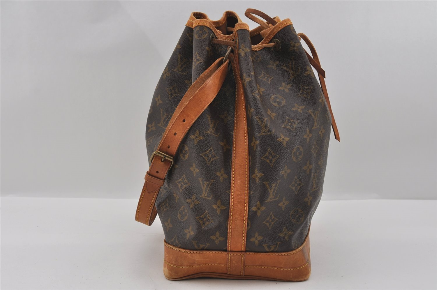 Authentic Louis Vuitton Monogram Noe Shoulder Drawstring Bag M42224 LV 0889I