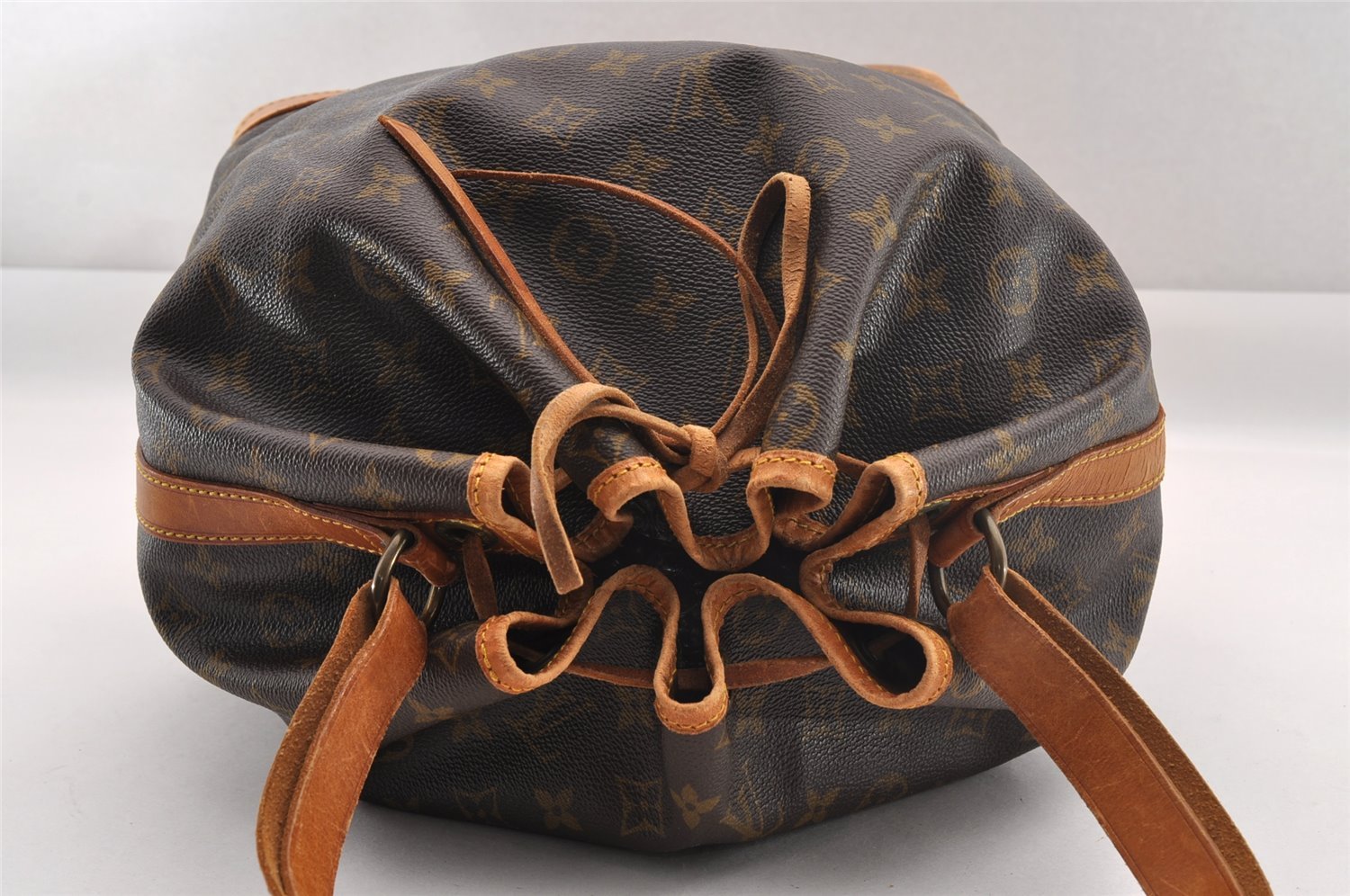 Authentic Louis Vuitton Monogram Noe Shoulder Drawstring Bag M42224 LV 0889I