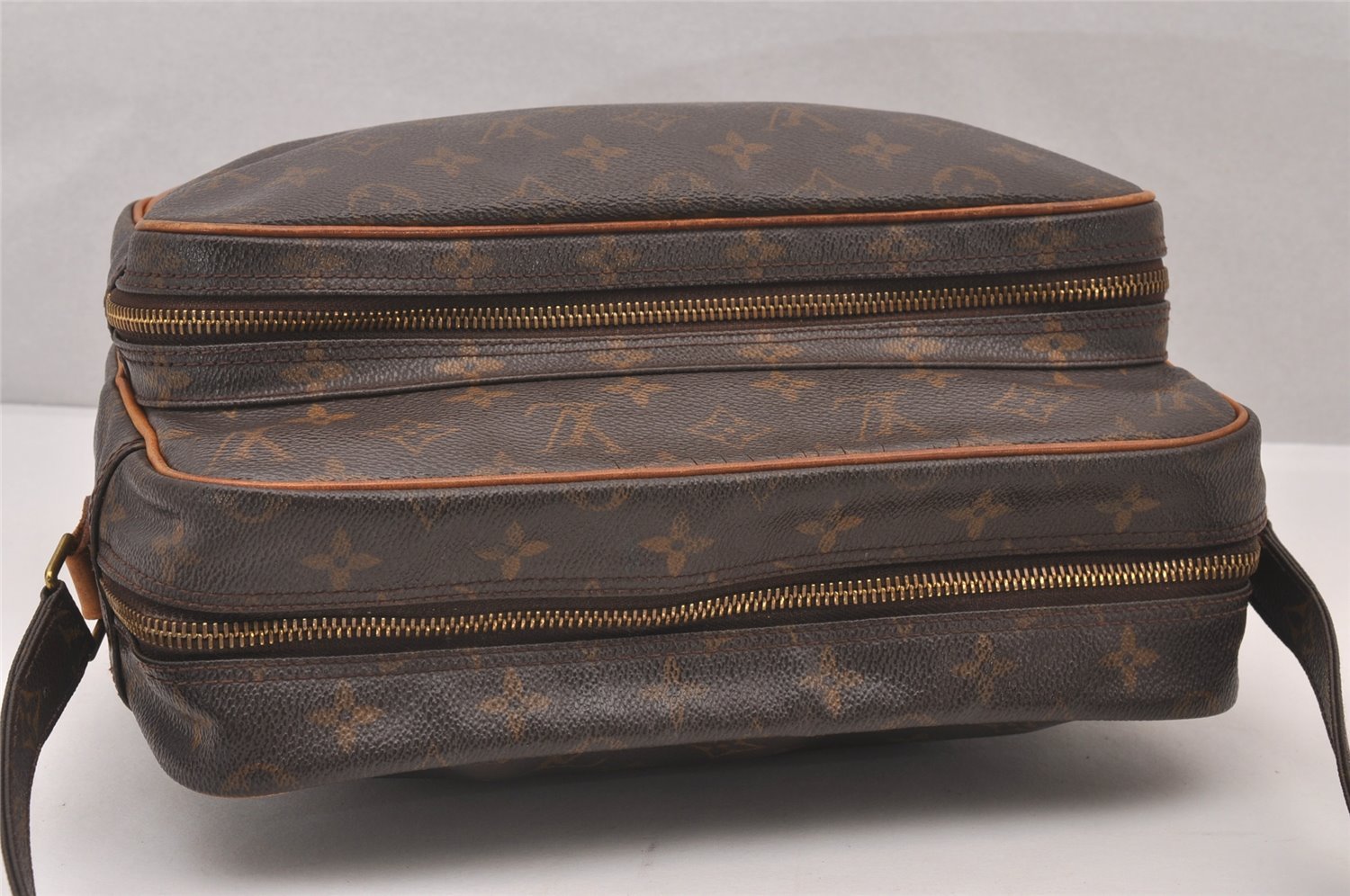 Authentic Louis Vuitton Monogram Nile Shoulder Cross Body Bag M45244 LV 0937I