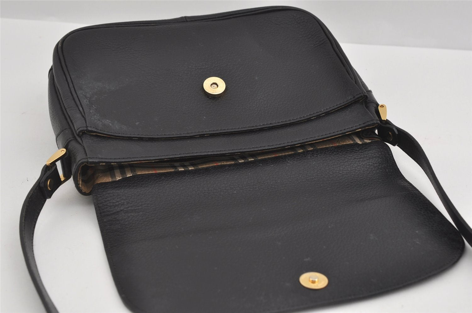 Authentic Burberrys Vintage Leather Shoulder Cross Body Bag Purse Black 0986I