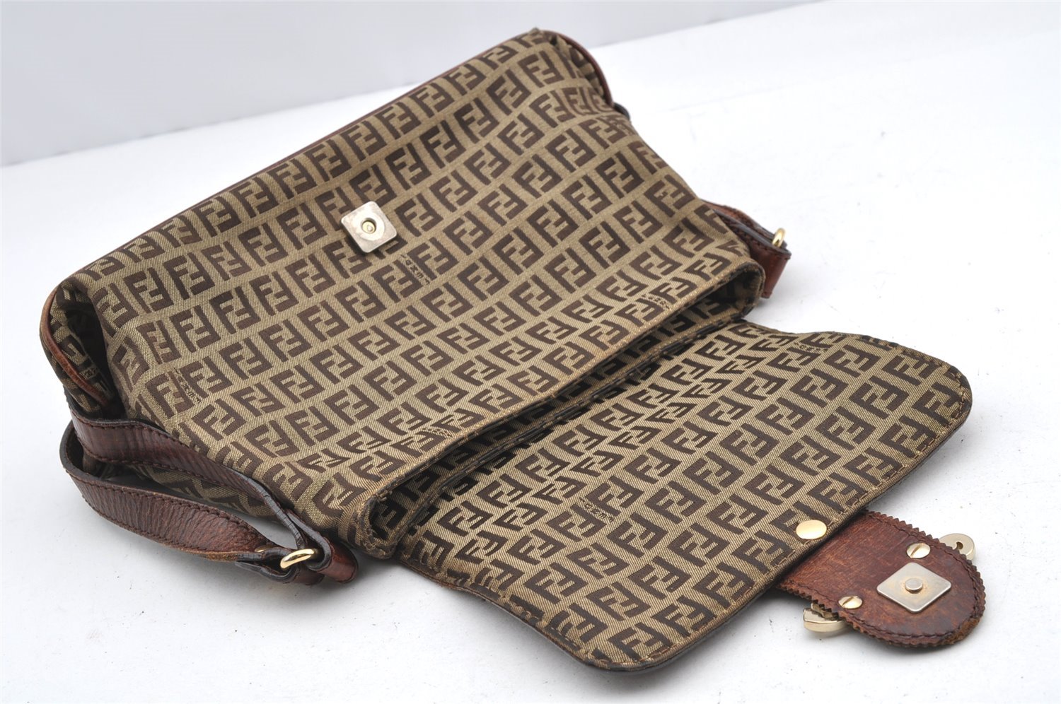 Authentic FENDI Zucchino Vintage Shoulder Bag Purse Canvas Leather Brown 1035I