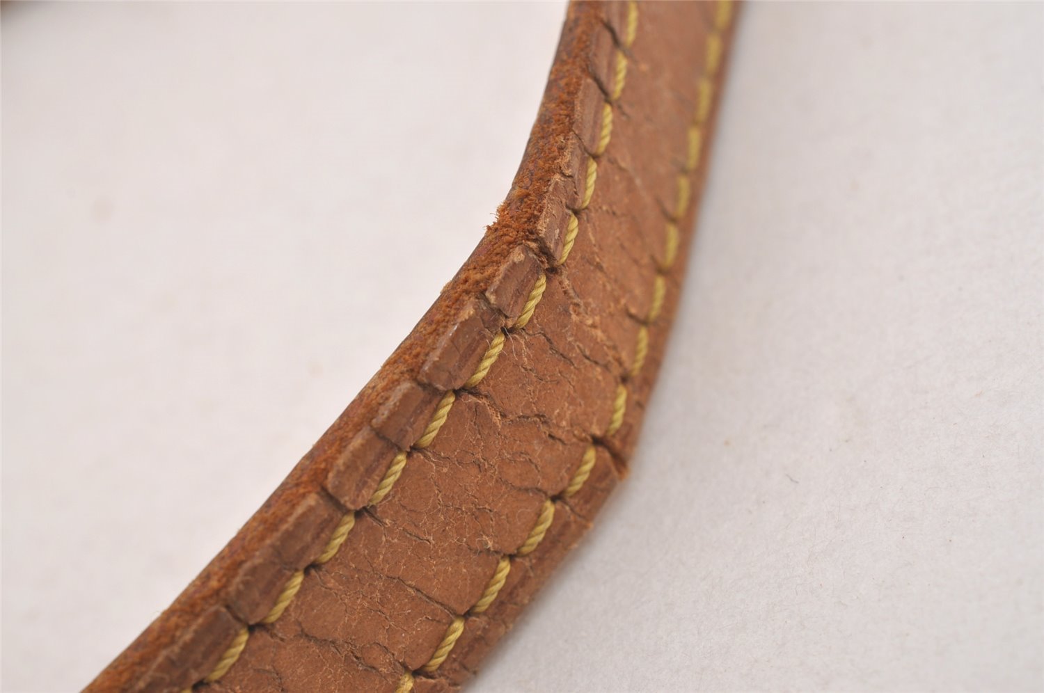 Authentic Louis Vuitton Leather Shoulder Strap Beige 39.4