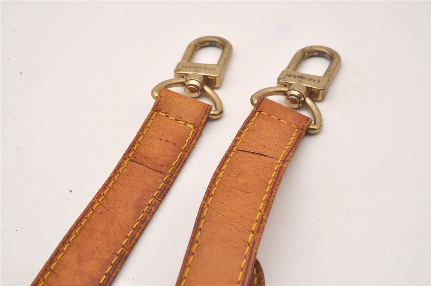 Authentic Louis Vuitton Leather Shoulder Strap Beige 40.9