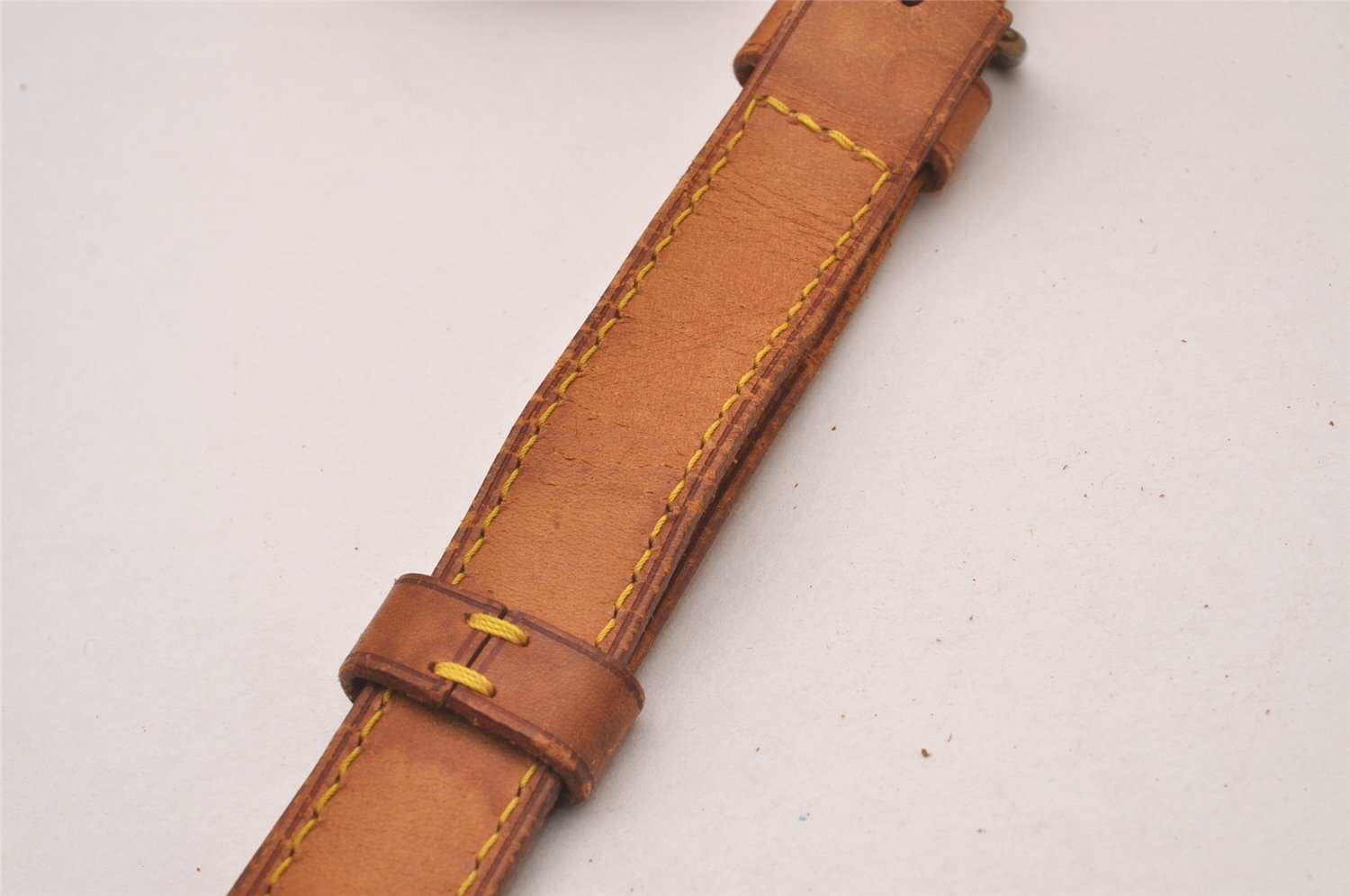 Authentic Louis Vuitton Leather Shoulder Strap Beige 40.9