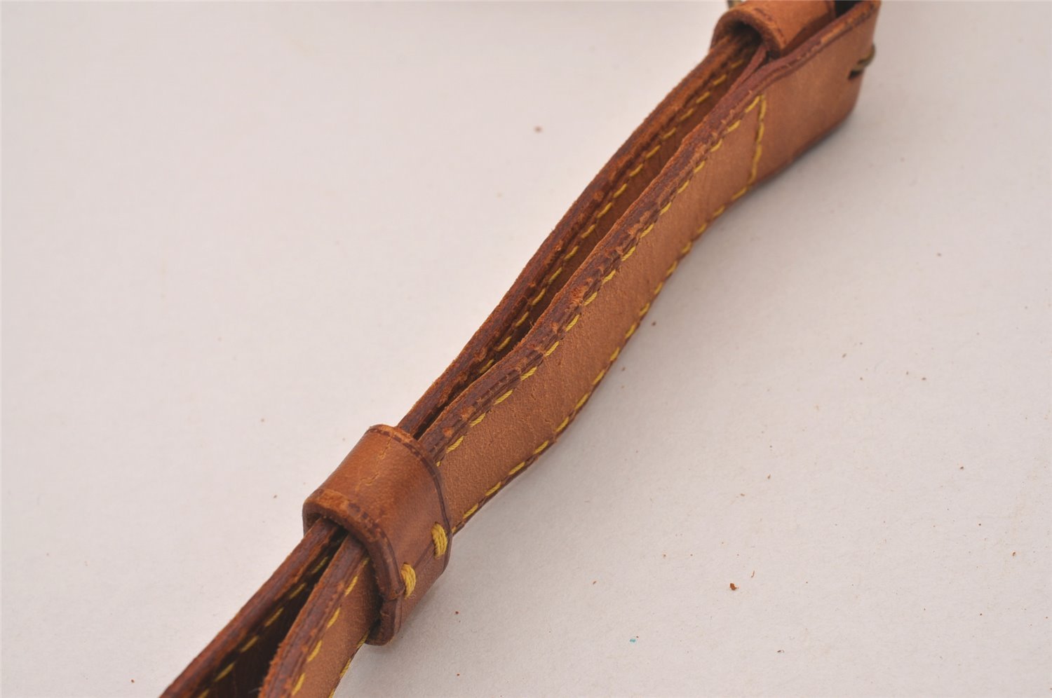 Authentic Louis Vuitton Leather Shoulder Strap Beige 40.9