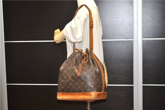 Authentic Louis Vuitton Monogram Noe Shoulder Drawstring Bag M42224 LV 1143G
