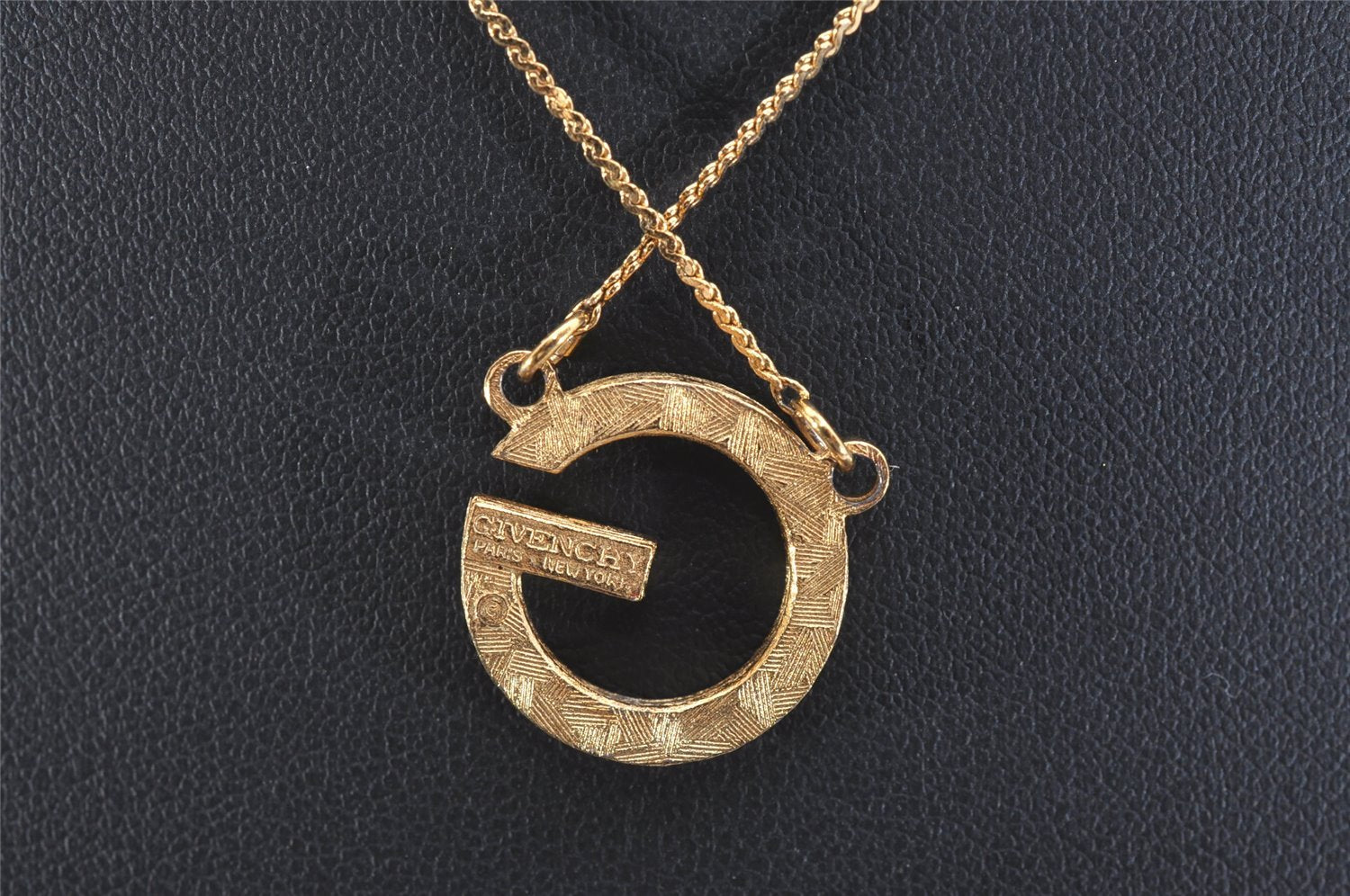 Authentic GIVENCHY Vintage G Motif Chain Pendant Necklace Gold Tone 1174I