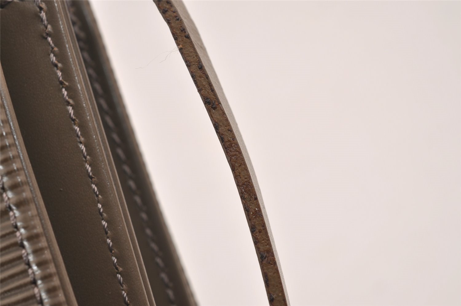 Authentic Louis Vuitton Epi Biarritz Shoulder Bag Purse Gray M5293C LV 1247I