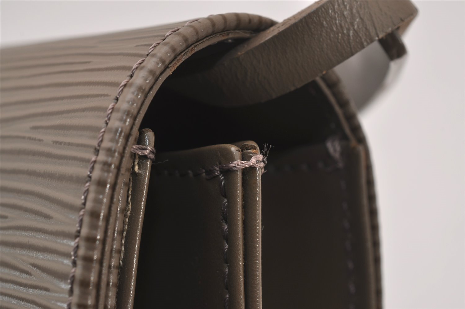 Authentic Louis Vuitton Epi Biarritz Shoulder Bag Purse Gray M5293C LV 1247I