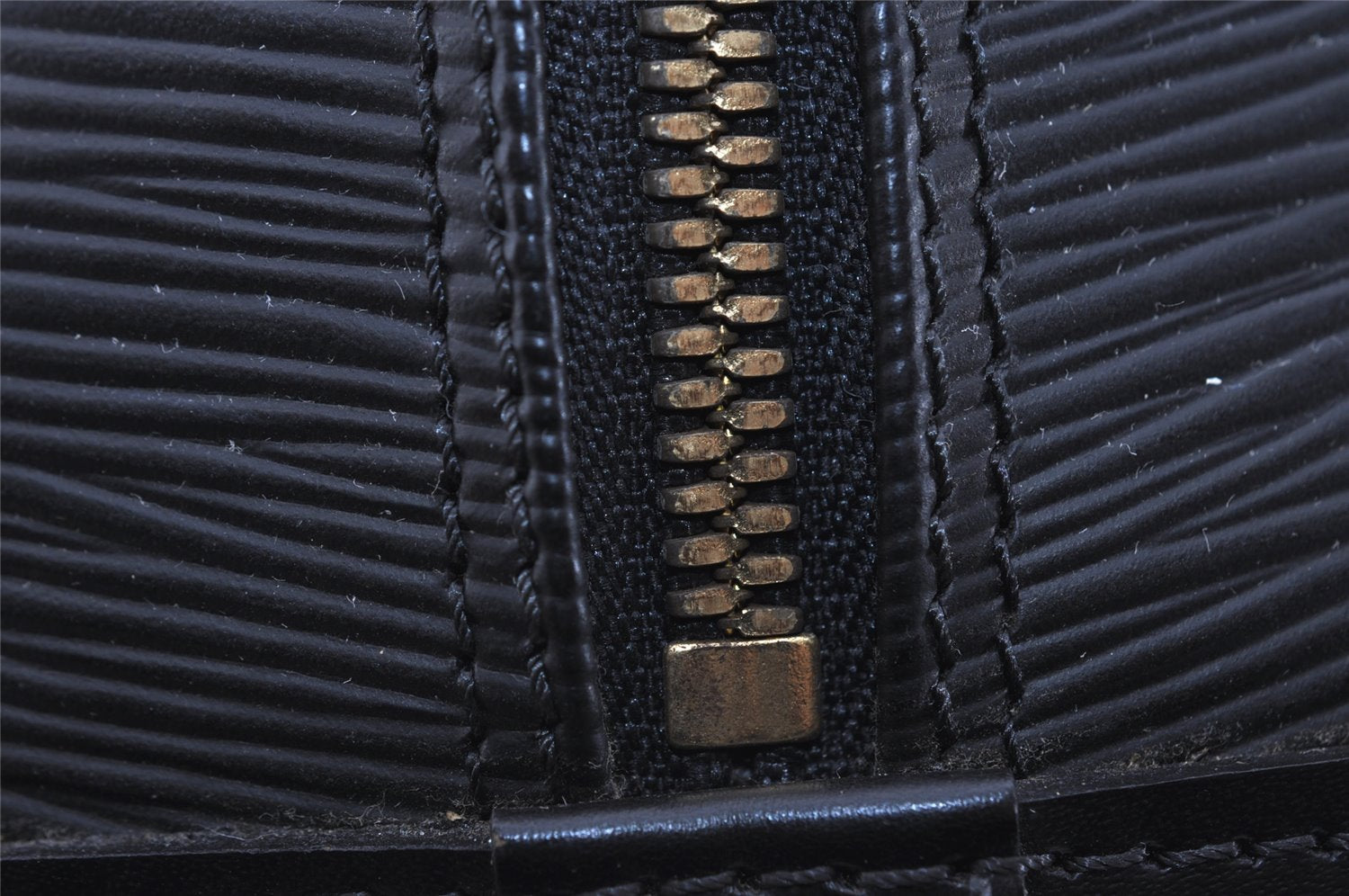 Authentic Louis Vuitton Epi Alma PM Hand Bag Black M40302 LV 1273I