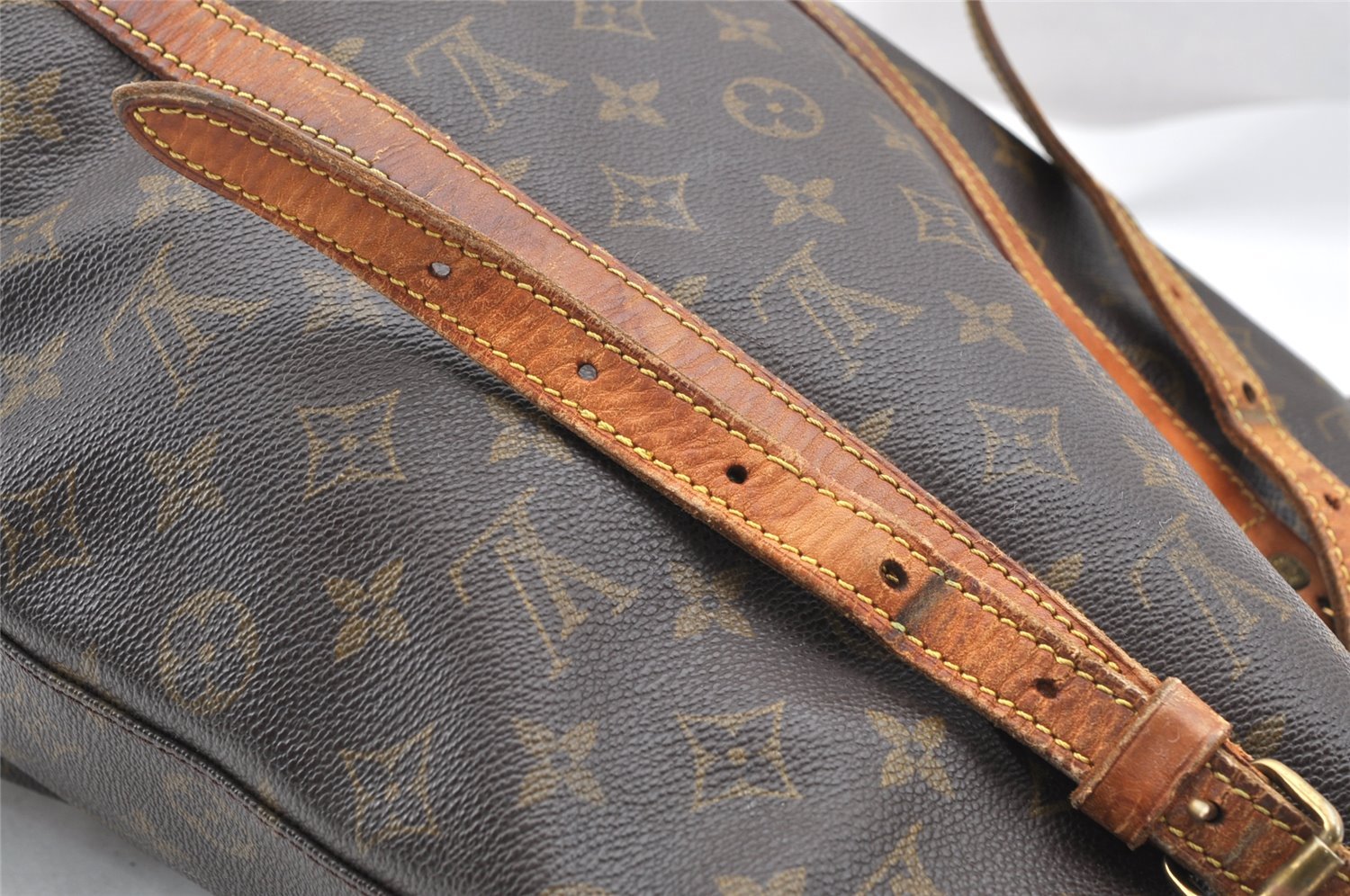 Authentic Louis Vuitton Monogram Bucket GM Shoulder Tote Bag Old Model LV 1308I