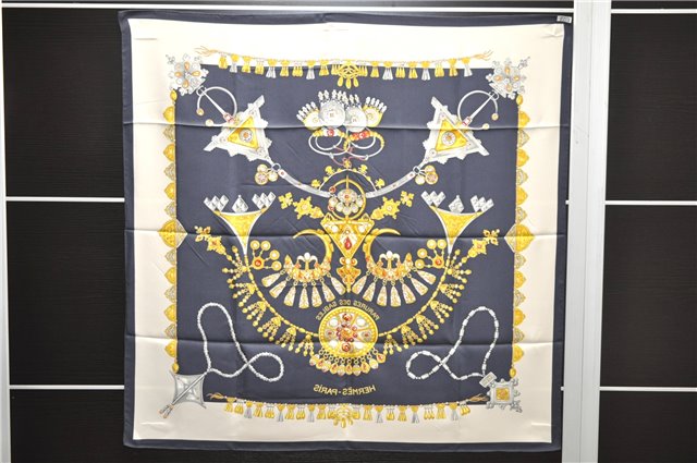 Authentic HERMES Carre 90 Scarf 