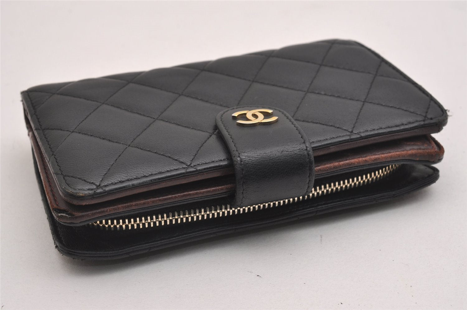 Authentic CHANEL Lamb Skin Matelasse Vintage Bifold Wallet Purse Black CC 1309I