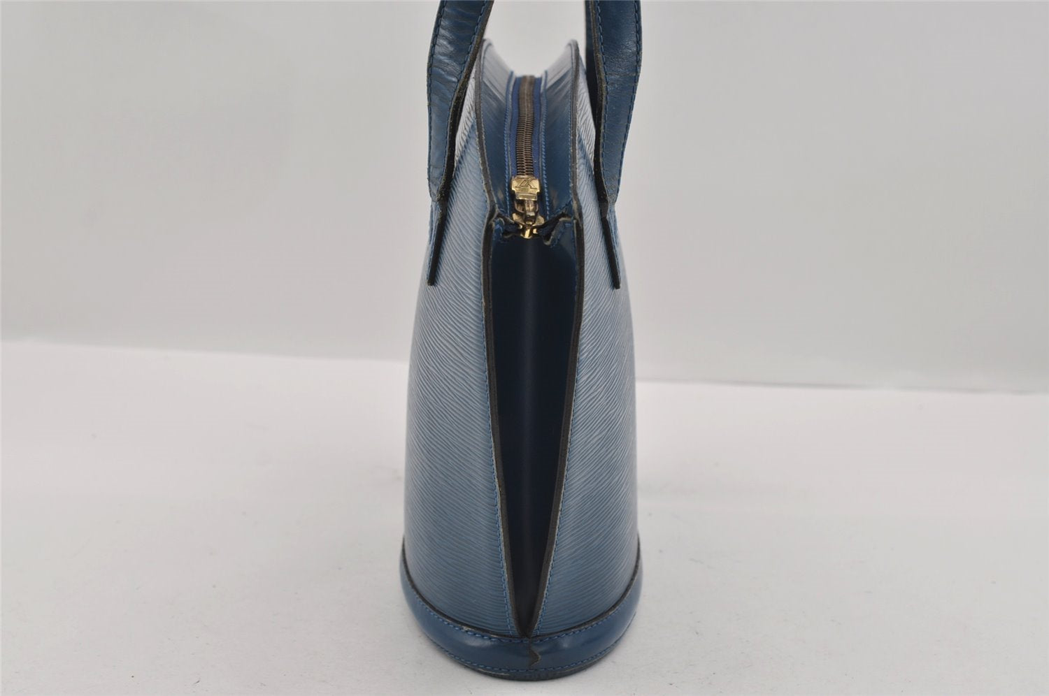 Authentic Louis Vuitton Epi Saint Jacques Poignier Long Shoulder Bag Blue 1331I