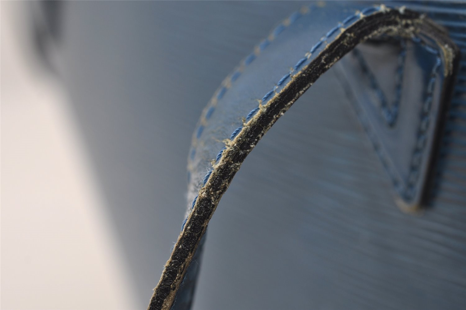 Authentic Louis Vuitton Epi Saint Jacques Poignier Long Shoulder Bag Blue 1331I