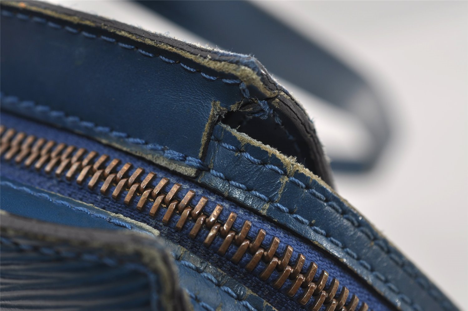 Authentic Louis Vuitton Epi Saint Jacques Poignier Long Shoulder Bag Blue 1331I