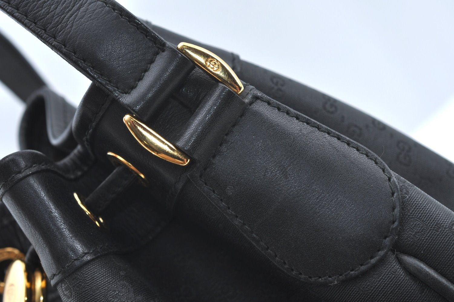 Authentic GUCCI Micro GG PVC Leather Shoulder Cross Body Bag Purse Black 1350H