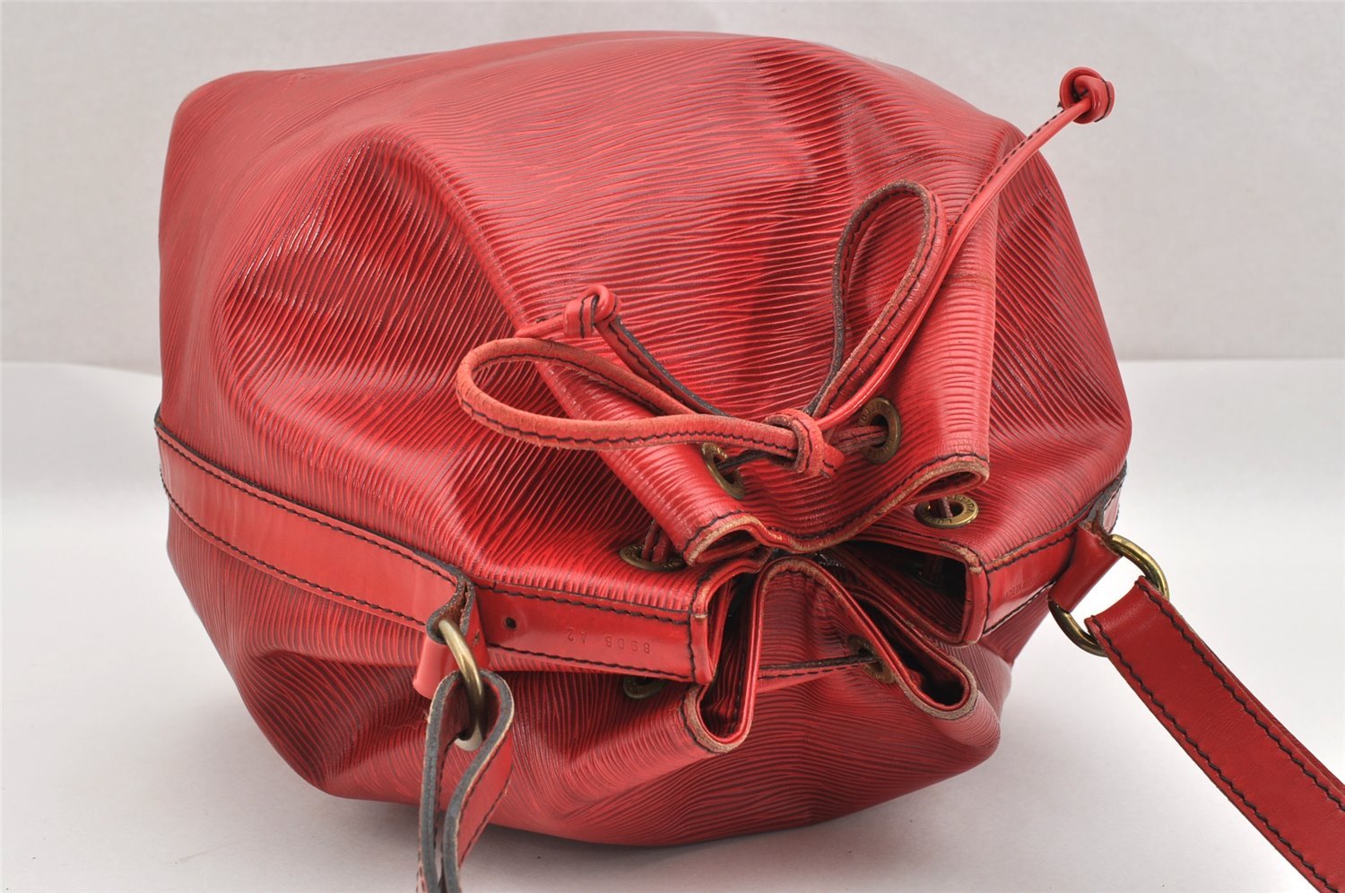 Authentic Louis Vuitton Epi Petit Noe Shoulder Drawstring Bag M44107 Red 1366I